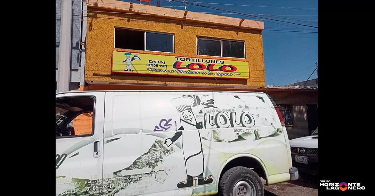 Trabajador se lesiona la mano luego de resbalar y caer en maquina deshebradora de carne en Torreón