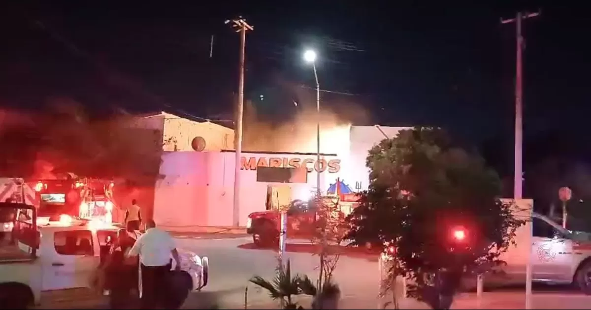 Se informÃ³ sobre fuego en un restaurante de venta de mariscos sobre la vialidad, lo que de inmediato movilizÃ³ a elementos de rescate y autoridades hasta la zona