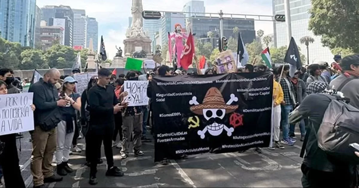 Jóvenes de la Generación Z marcharon desde el Ángel de la Independencia hasta Palacio Nacional para pedir a las autoridades más seguridad