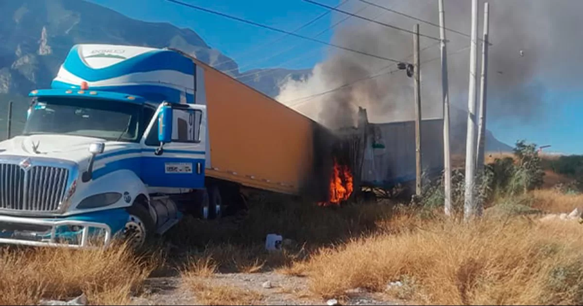 Aparentemente una falla en el sistema de frenos provocó el calentamiento y aunque el chofer tomó la rampa de emergencia, no se detuvo