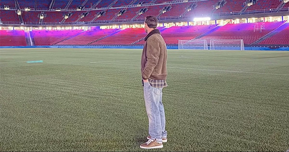 Lo ha compartido el propio futbolista en su perfil de Instagram, en el que publicó fotos tanto en los exteriores del Camp Nou como sobre el verde.