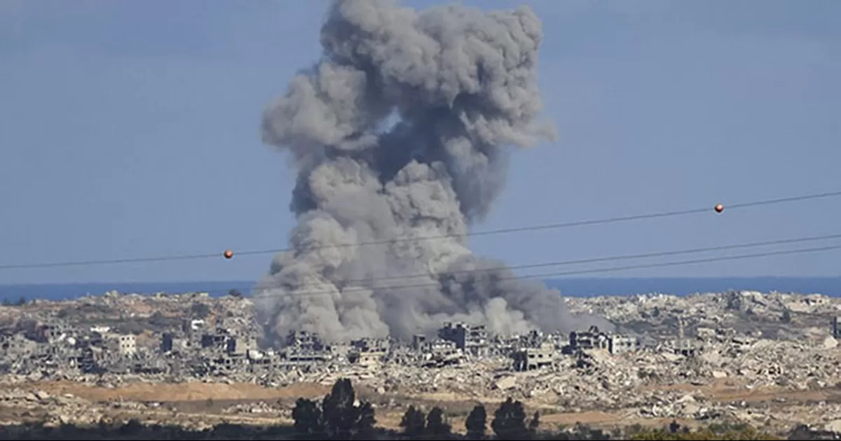 Israel bombardea por tierra, mar y aire el norte y sur de Gaza pese al alto el fuego