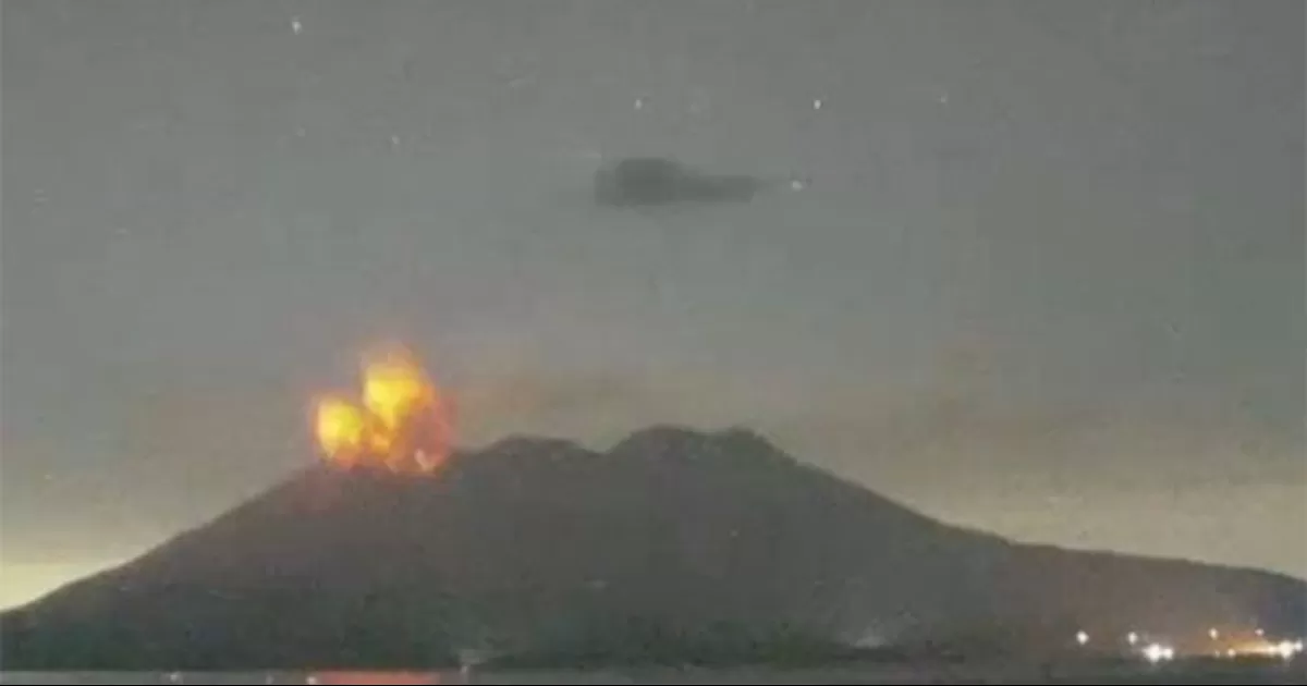 De momento no se han registrado daños, aunque la agencia meteorológica japonesa emitió un aviso por ceniza