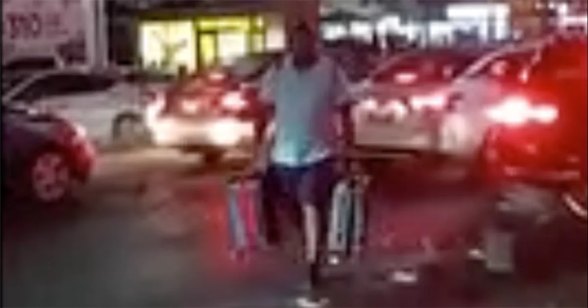 Un accidente hizo que el tráfico en la zona fuera demasiado, tanto que algunos viajeros se resignaron y se fueron a pie para no perder su vuelo.