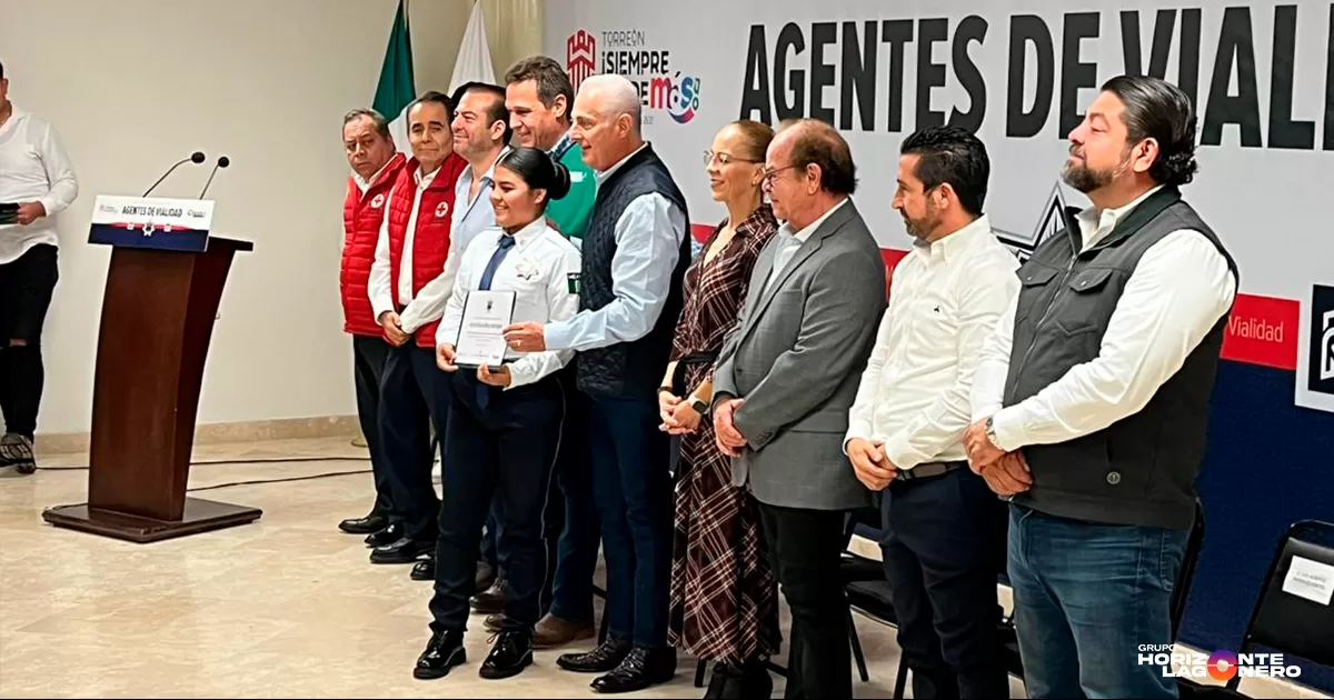 El reconocimiento se centró en dos agentes que lograron salvar la vida de una persona aplicando conocimientos de primeros auxilios en un caso de asfixia, ajeno a un hecho vial.