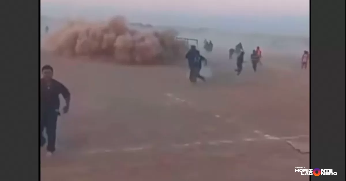 El momento, grabado y publicado en redes sociales, se registró tras finalizar el encuentro entre el ejido Noé y el Vergel, pertenecientes la Liga Ranchera Dolores.
