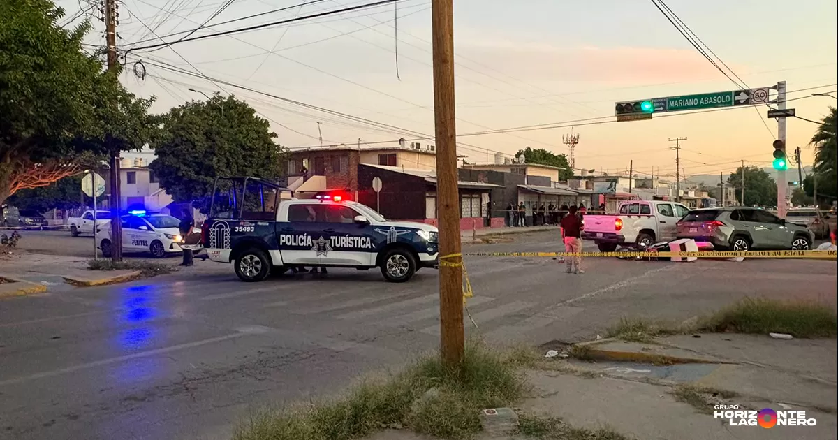 Testigos de los hechos llamaron a las líneas de emergencia solicitando atención médica para el motociclista quien visiblemente se encontraba inconsciente.