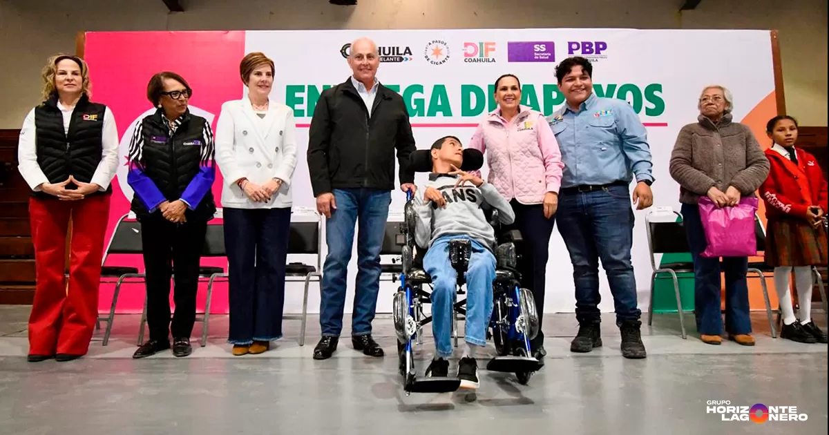 Durante el evento, Salinas Valdés destacó que estos apoyos representan un esfuerzo conjunto para mejorar la movilidad, la salud y las oportunidades educativas de las familias.
