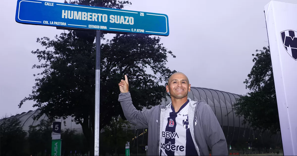 Rayados rinde un emotivo homenaje a Humberto Suazo antes del duelo ante América