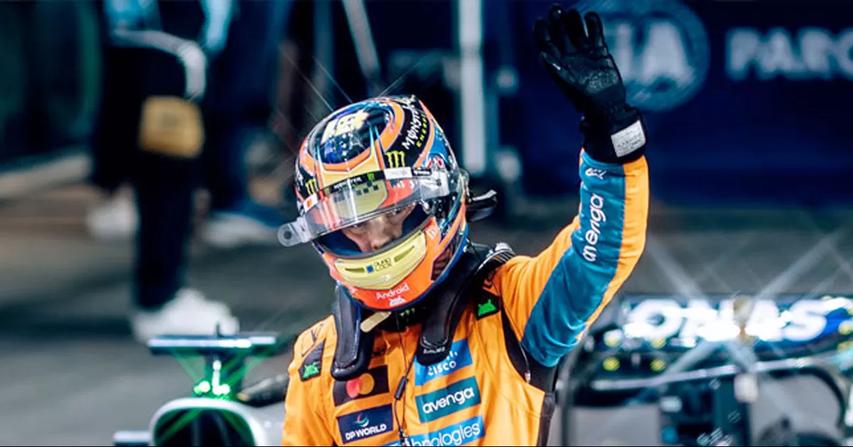 De forma crucial, su compañero de equipo y rival por el título, Lando Norris, que aventaja a Piastri y Verstappen por 24 puntos, se salió en la última curva.