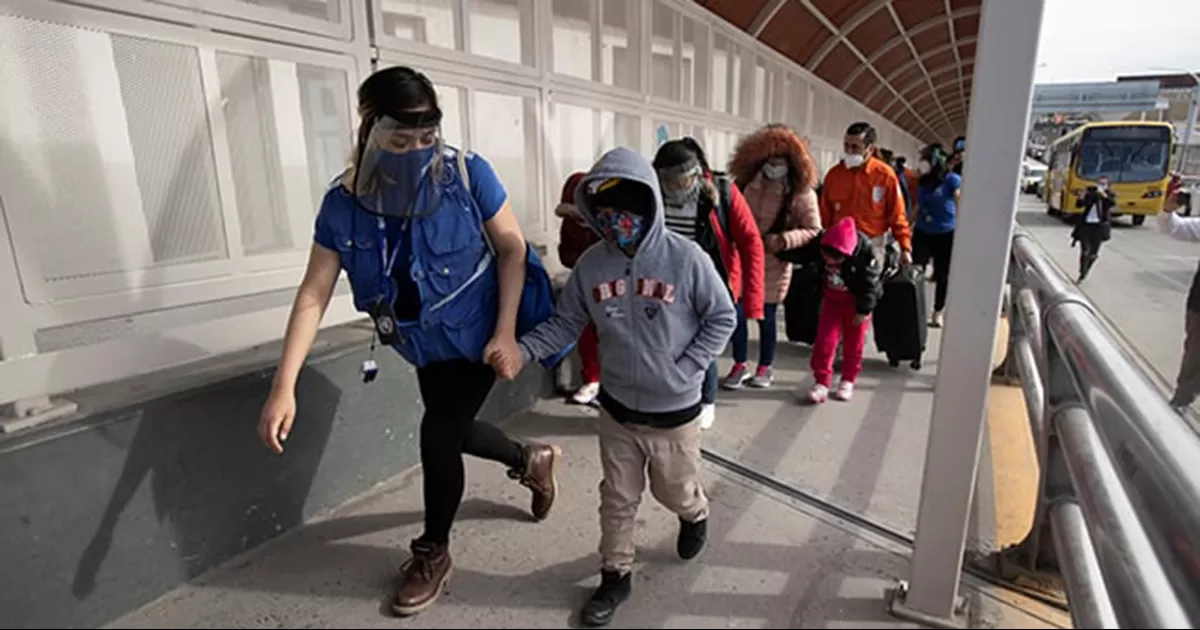 Trump lanzó nuevas restricciones migratorias tras el tiroteo cometido por un ciudadano afgano, incluyendo suspender asilos y revisar green cards