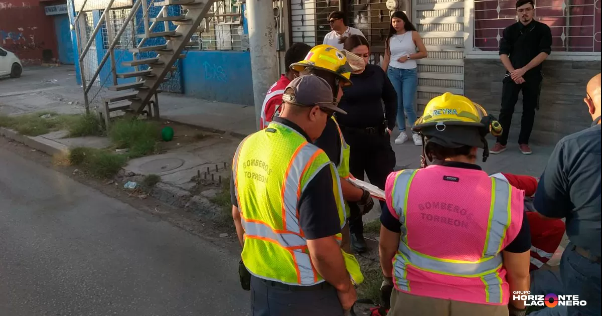 La movilización de los cuerpos de rescate se registró la tarde del pasado sábado cuando múltiples llamadas al 911 solicitaban apoyo médico para un hombre que se arrojó desde un puente peatonal.