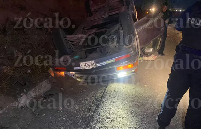 Pareja de adultos mayores resulta lesionada tras volcadura en la Saltillo–Monterrey
