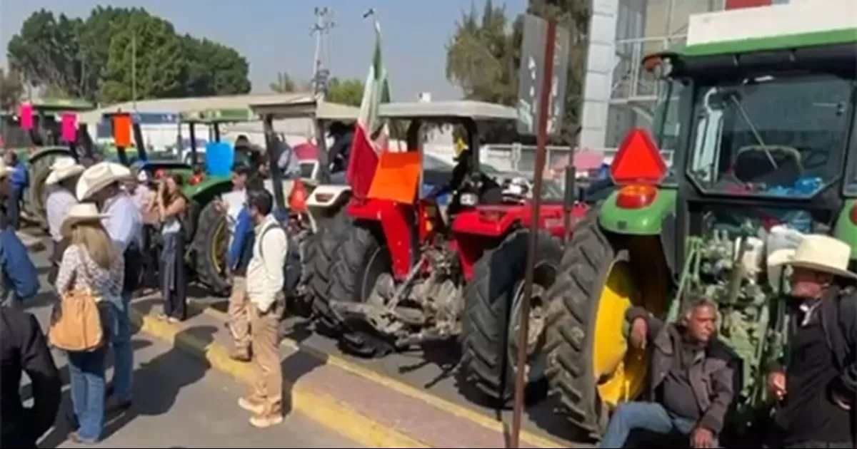 Comisiones de San Lázaro avalan reforma a Ley de Aguas mientras productores protestan afuera