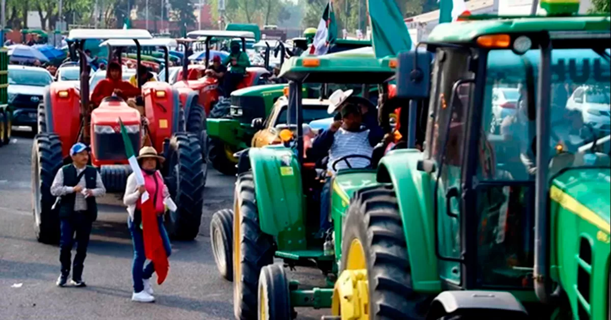 Agricultores de siete estados ahorcan carreteras por Ley de Aguas