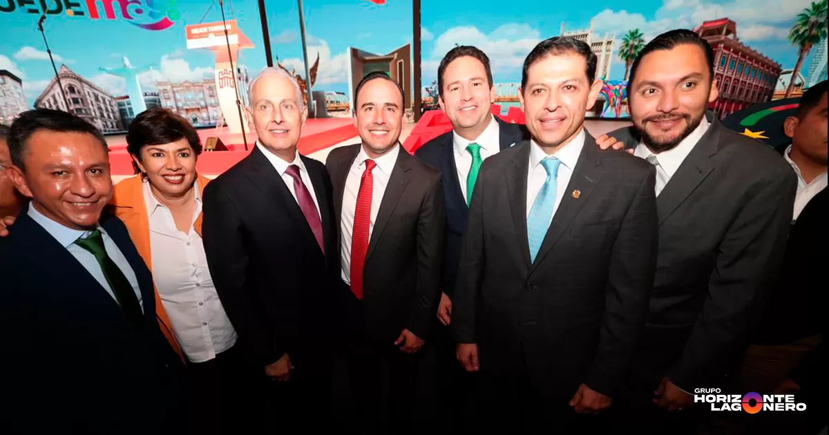 El Mandatario estatal felicitó al Presidente Municipal de Torreón, y a todo su equipo de trabajo, por los excelentes resultados durante este periodo, y les pidió seguir trabajando en equipo para continuar consolidando la grandeza de Coahuila.