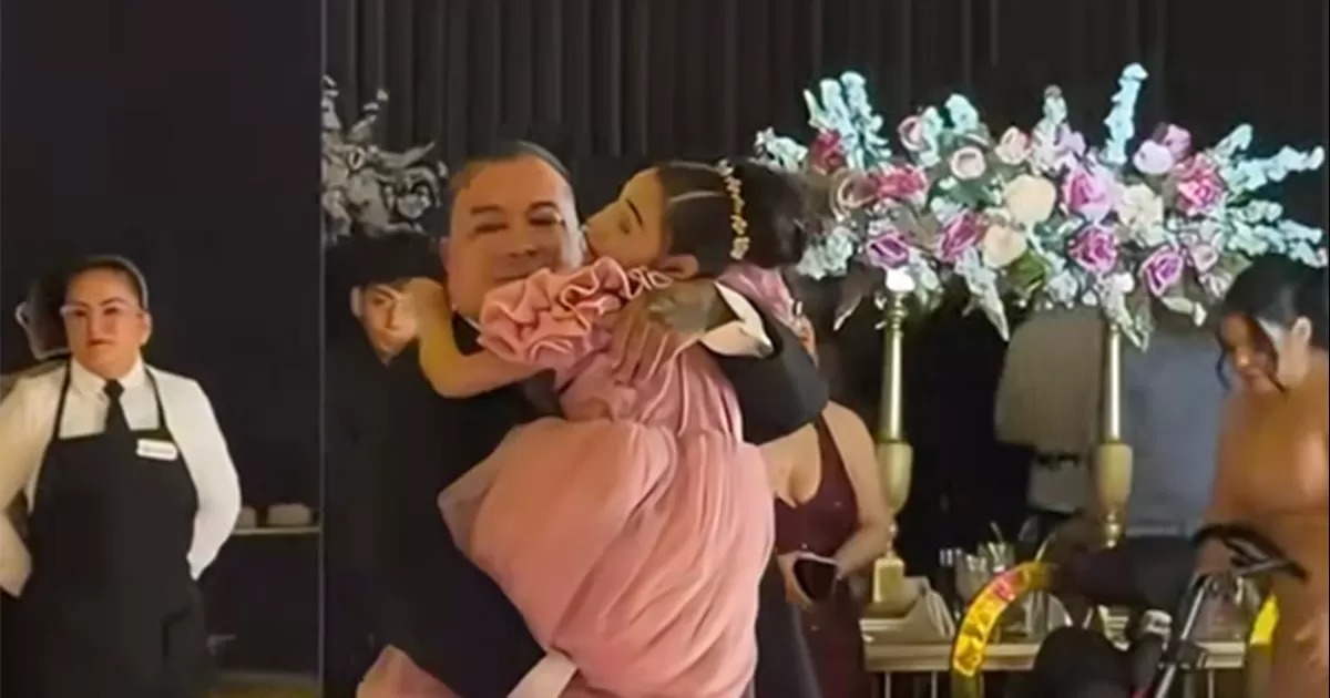 Video: Karely Ruiz hace lujosa fiesta de XV años a su hermanita con discapacidad
