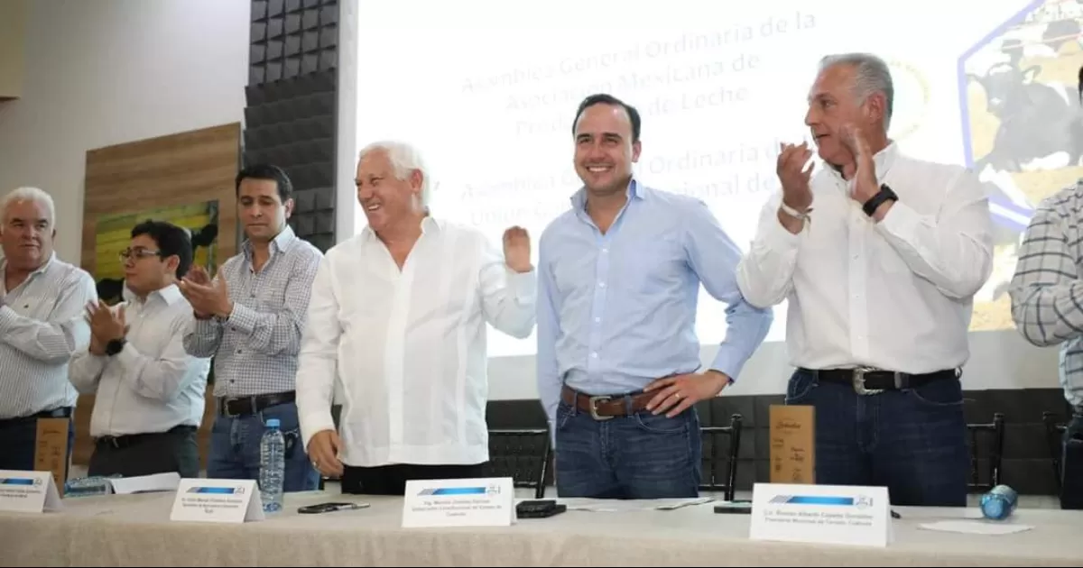 Preside Manolo Jiménez la clausura de la Asamblea General Ordinaria de la Asociación Mexicana de Productores de Leche