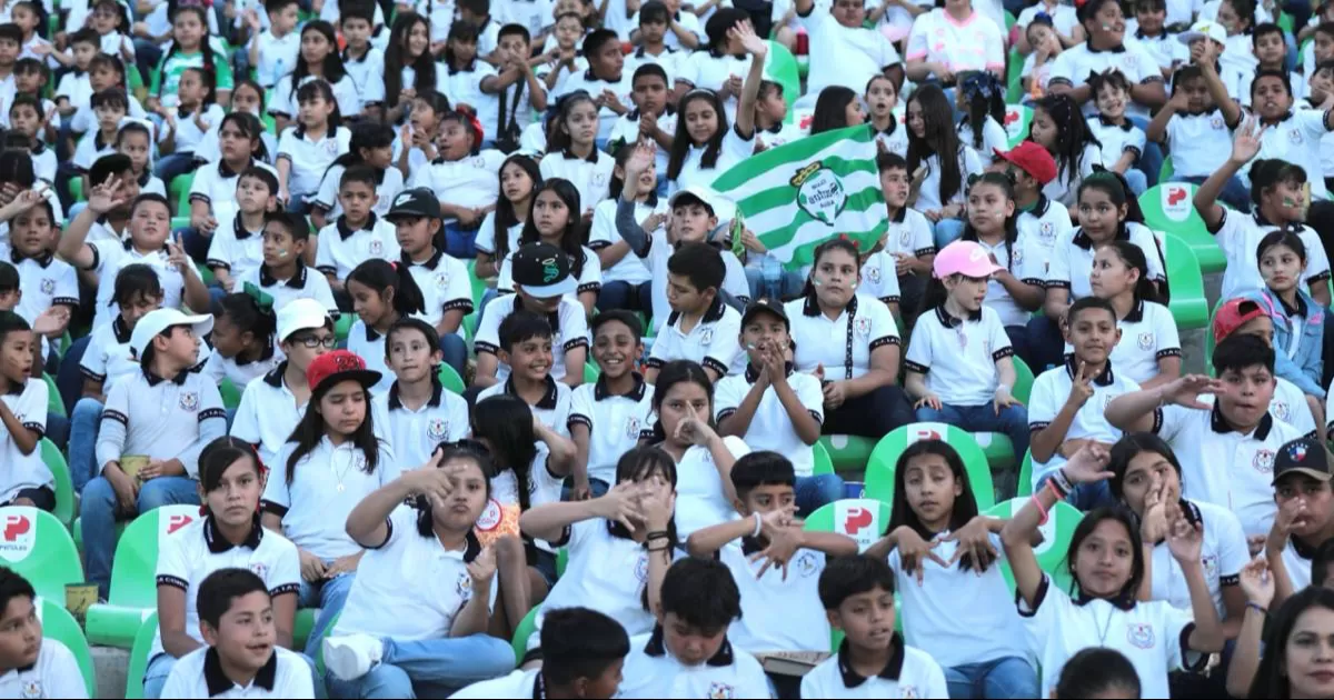 Pequeños de la Zona Escolar Rural del TSM presentes en el duelo contra Pachuca