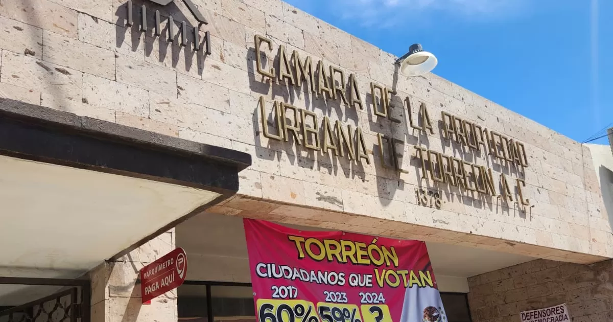 Rodolfo Silva Rosales, presidente del CLIP, mencionó que dentro de los acuerdos revisados, se estableció el habilitar una oficina de gestoría dentro de las instalaciones de la Cámara de la Propiedad Urbana (CPUT) de Torreón.