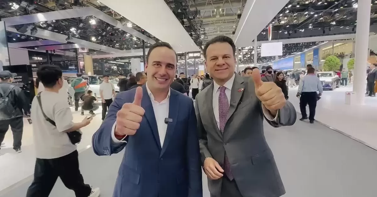 Durante la gira de trabajo por Asia, ambos mandatarios se reunieron con directivos de empresas armadoras de vehículos durante el Auto Show Beijing 2024.