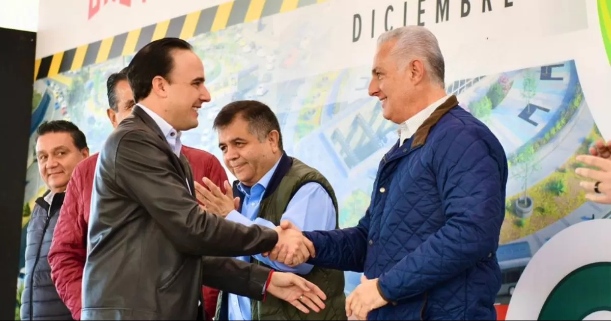 Acompaña Manolo Jiménez a Román Cepeda en su segundo informe.