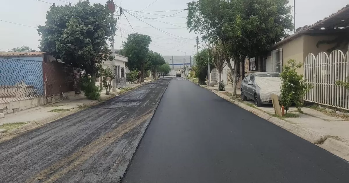 Rehabilitan pavimento de Valle Oriente en Torreón