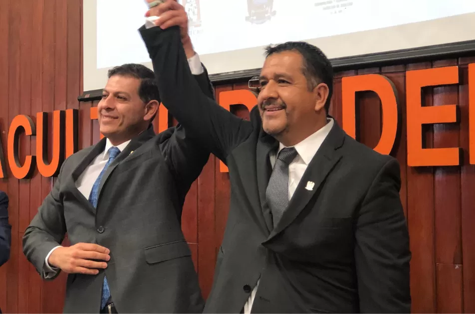 Toman protesta a nuevo director de la facultad de Derecho de la UAdeC