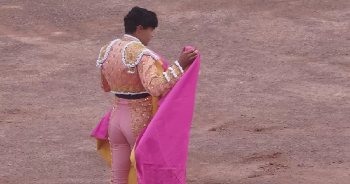 El mexicano cortÃ³ tres orejas en el mano a mano con AndrÃ©s Roca Rey