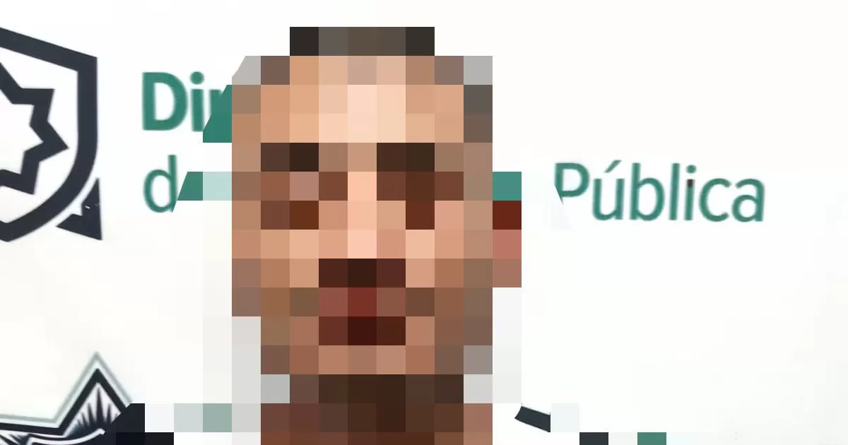El sujeto fue detenido por los oficiales unas cuadras mÃ¡s adelante
