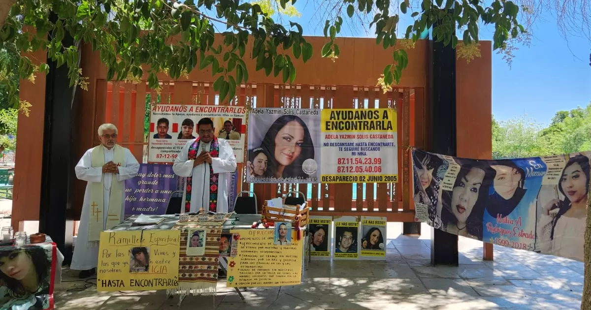 Oscar Sánchez Viesca, integrante de grupo Víctimas por sus Derechos en Acción (VIDA)  expuso que las personas que no acudieron a la marcha, decidieron congregarse para visibilizar y recordarle a las autoridades, el sufrimiento de no saber el paradero de sus hijos e hijas.