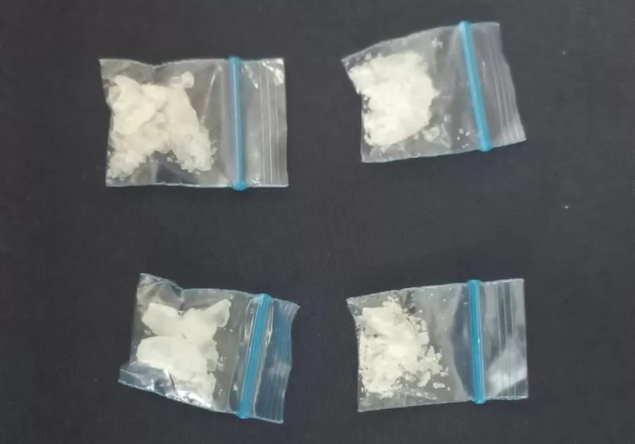 Los agentes le encontraron seis bolsas transparentes.
