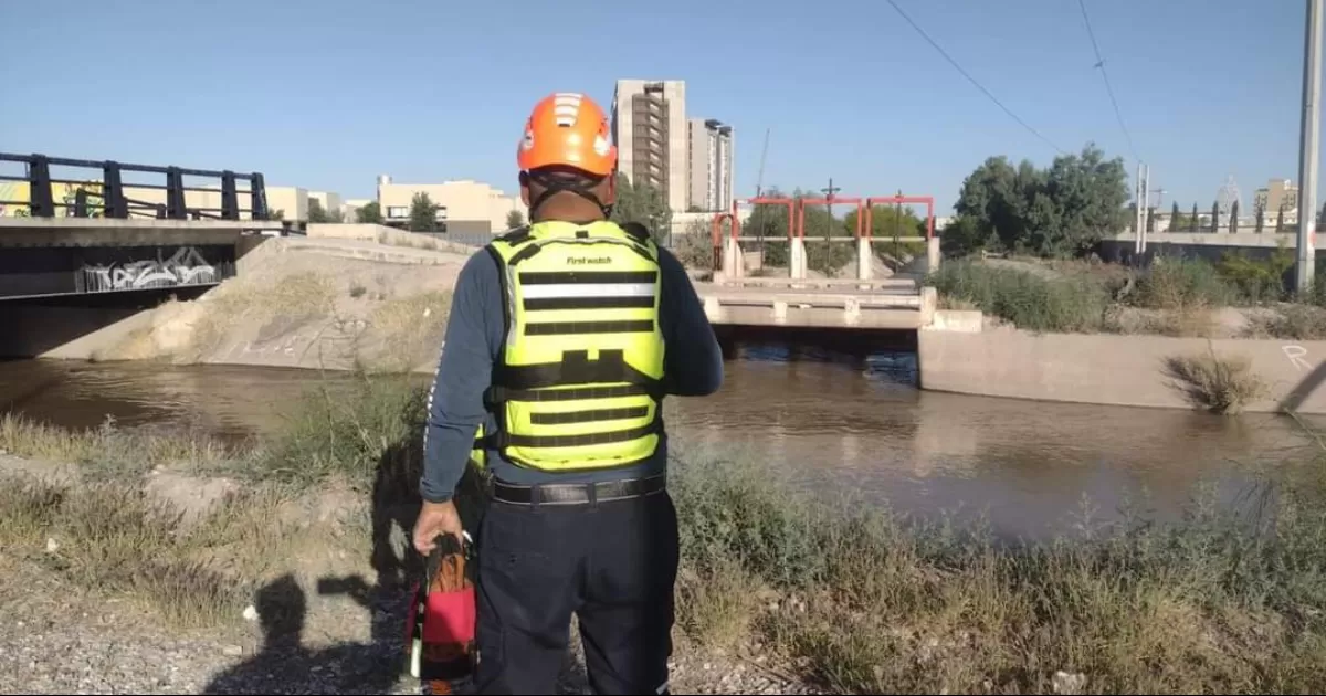 Elementos de la direcciÃ³n de ProtecciÃ³n Civil y Bomberos, asÃ­ como de la PolicÃ­a Municipal, mantienen el operativo de seguridad para la prevenciÃ³n de accidentes en los canales.