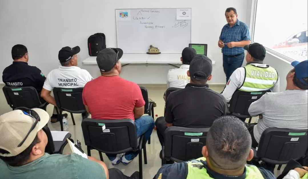 Agentes de Tránsito y Vialidad de Lerdo inician capacitación en educación vial