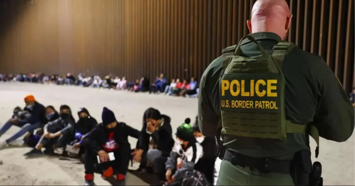 La ola migratoria que alcanzó tintes de crisis humanitaria colapsó anoche la frontera.