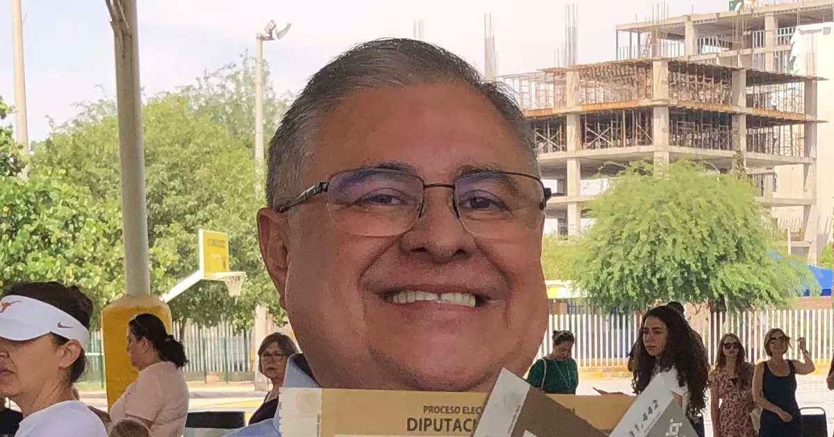 Una vez con la tinta en su pulgar derecho y con las 4 boletas marcadas por candidatos del Partido Acción Nacional, Sergio Lara manifestó que respetará la decisión de la población porque eso es la democracia.