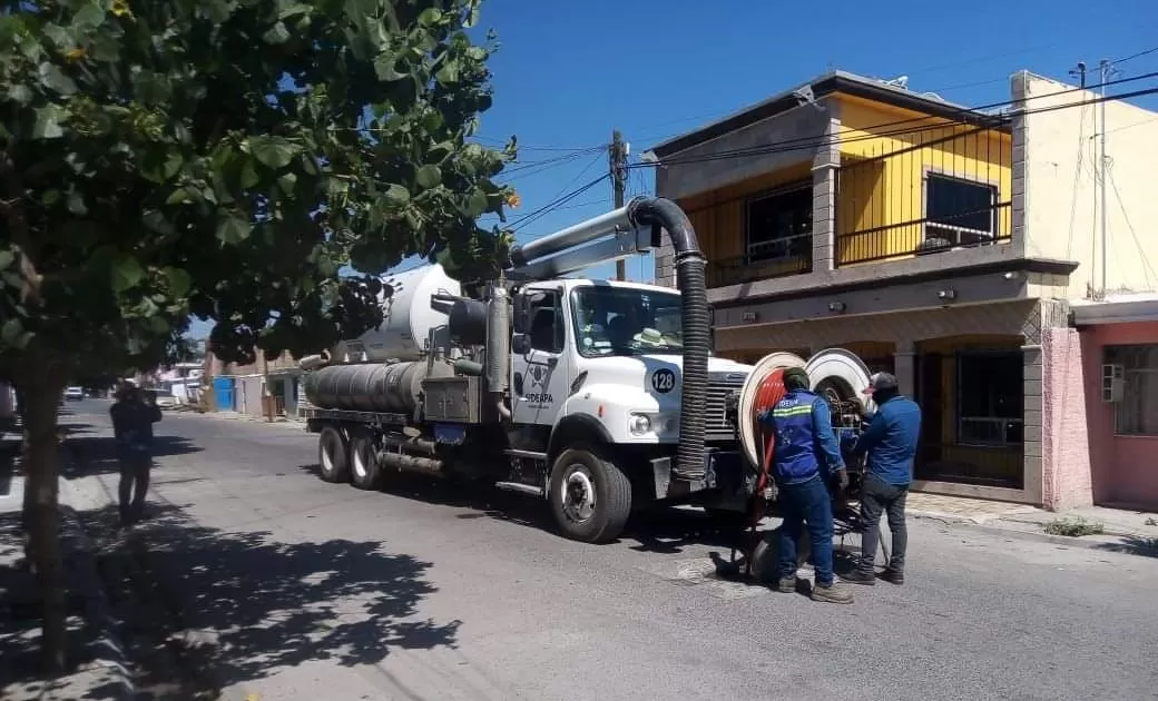 La ciudadanÃ­a reportÃ³ un brote de aguas negras en la calle Arnulfo LÃ³pez.