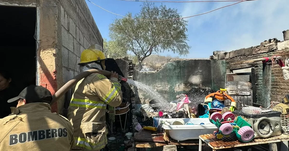 Chispazo causa incendio en Lerdo, familia pierde su patrimonio