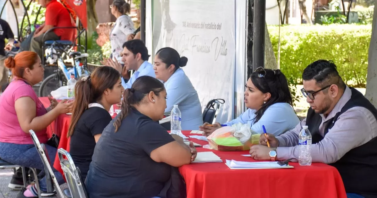 Se ofrecen variedad de vacantes en Ã¡reas como liderazgo comercial, supervisiÃ³n, entre otras.