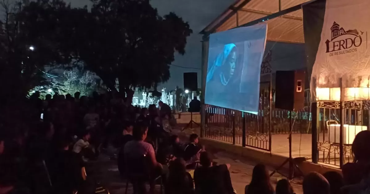 Es importante sensibilizar a los jóvenes sobre el equilibrio emocional.