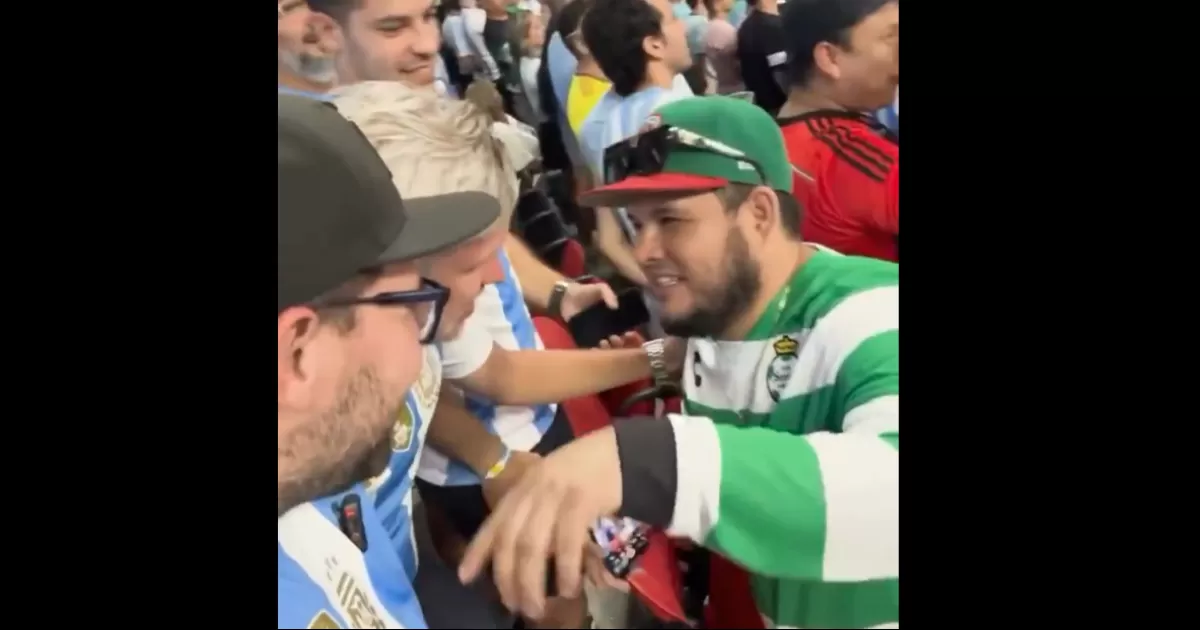 En el video viral, se aprecia que la hinchada albiceleste no respondió a las provocaciones del seguidor de Santos Laguna