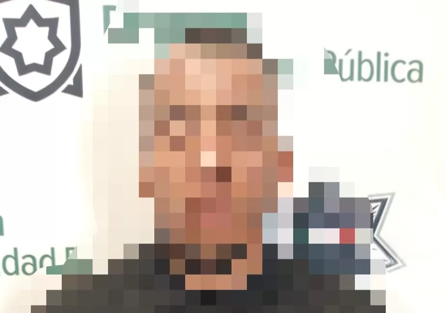 El hombre estaba apunto de irse en el vehÃ­culo.