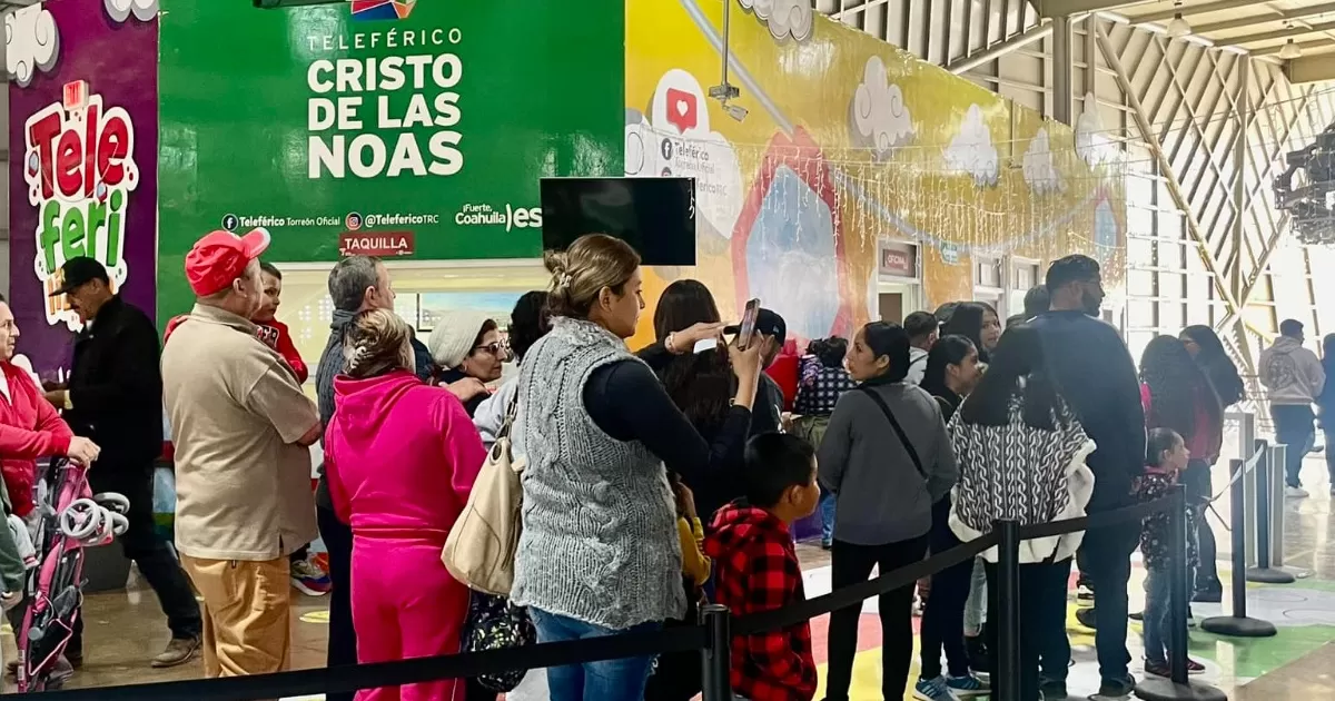 Por temporada vacacional la administración del Teleférico de Torreón reporta una afluencia alta de visitantes locales y foráneos.