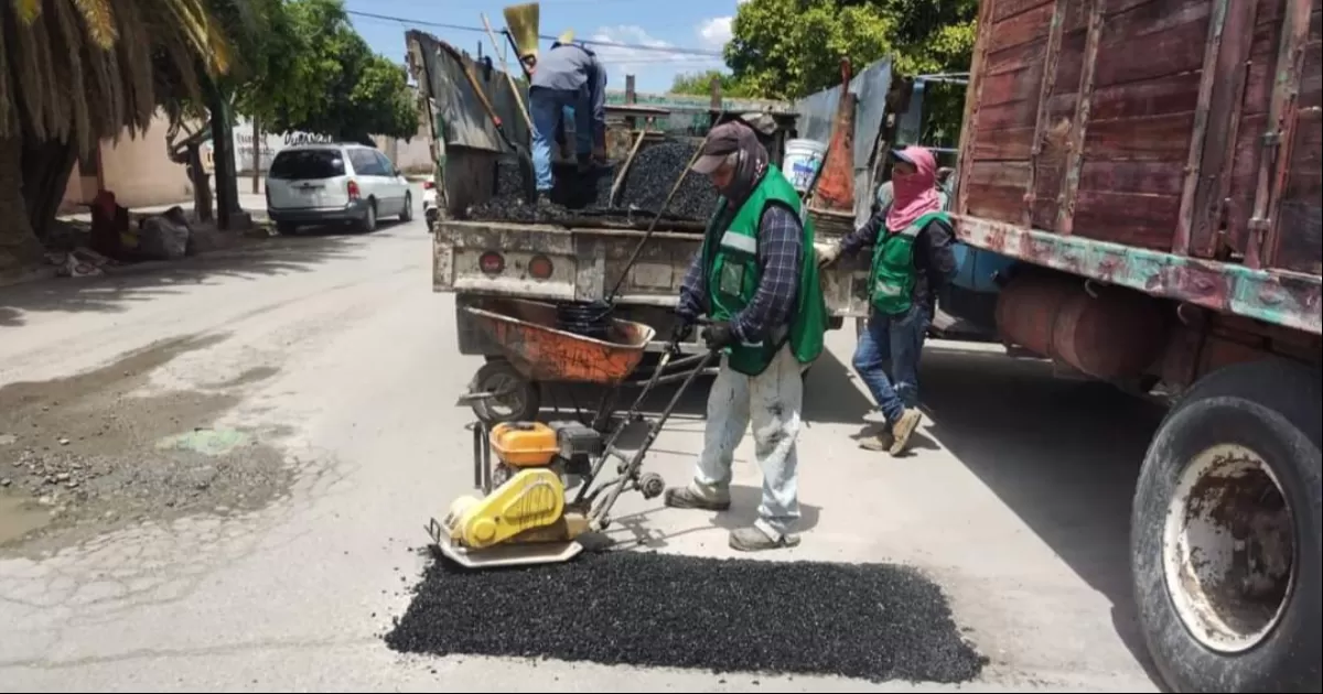 El trabajo de mejoramiento de las vialidades es prioritario para brindar mejor conectividad y fluidez en los traslados de los habitantes de la ciudad, comentó Juan Salazar Reyes, titular de Obras Públicas.