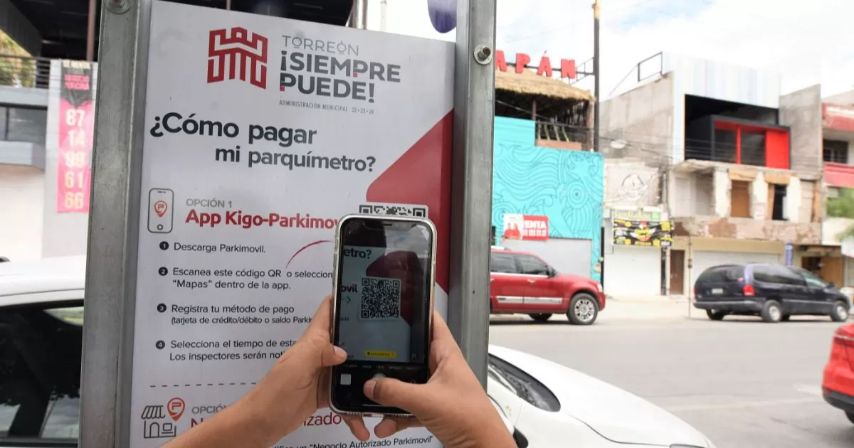 José Alfredo Serna Rodríguez, jefe del Departamento de Garantías, Infracciones y Parquímetros, informó que después de varios meses de socializar la operación de los parquímetros virtuales, hoy dio inicio el sistema en un perímetro que abarca de la calzada Colón a la calle Valdez Carrillo y de la avenida Allende a la calle Presidente Carranza, zona que contempla alrededor de 2 mil 200 cajones.