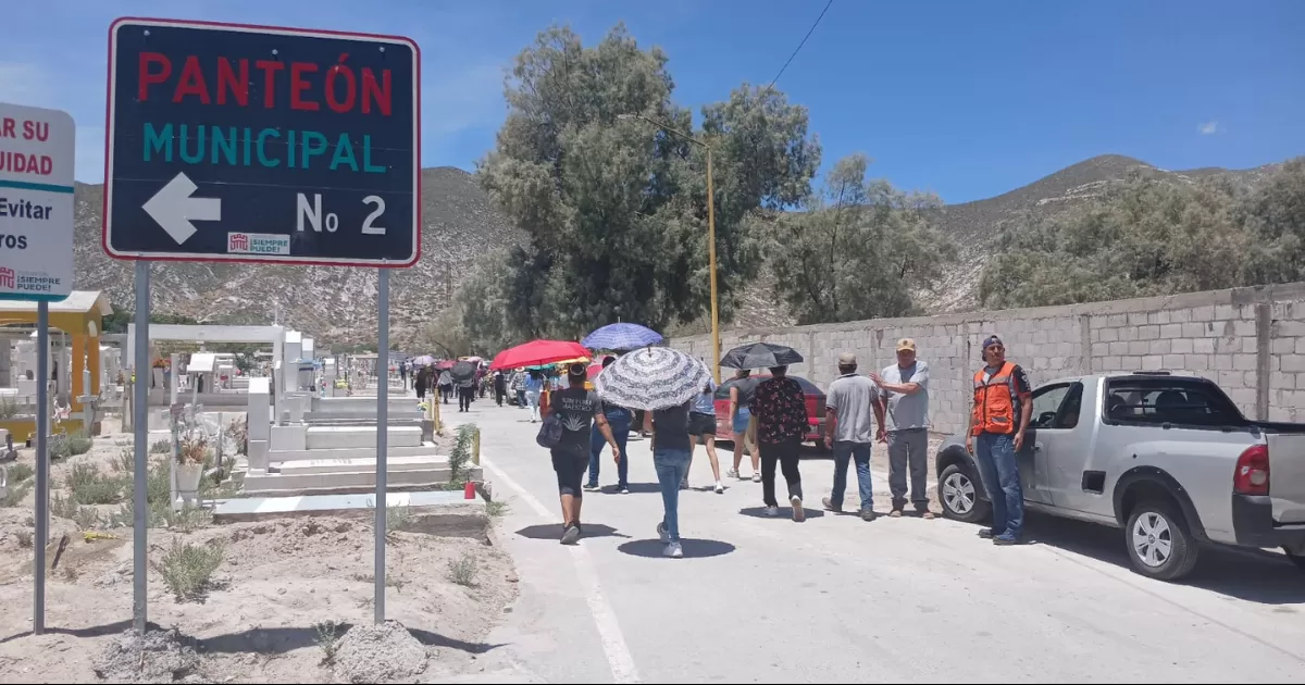 Familiares y amigos despiden a la joven María  Fernanda