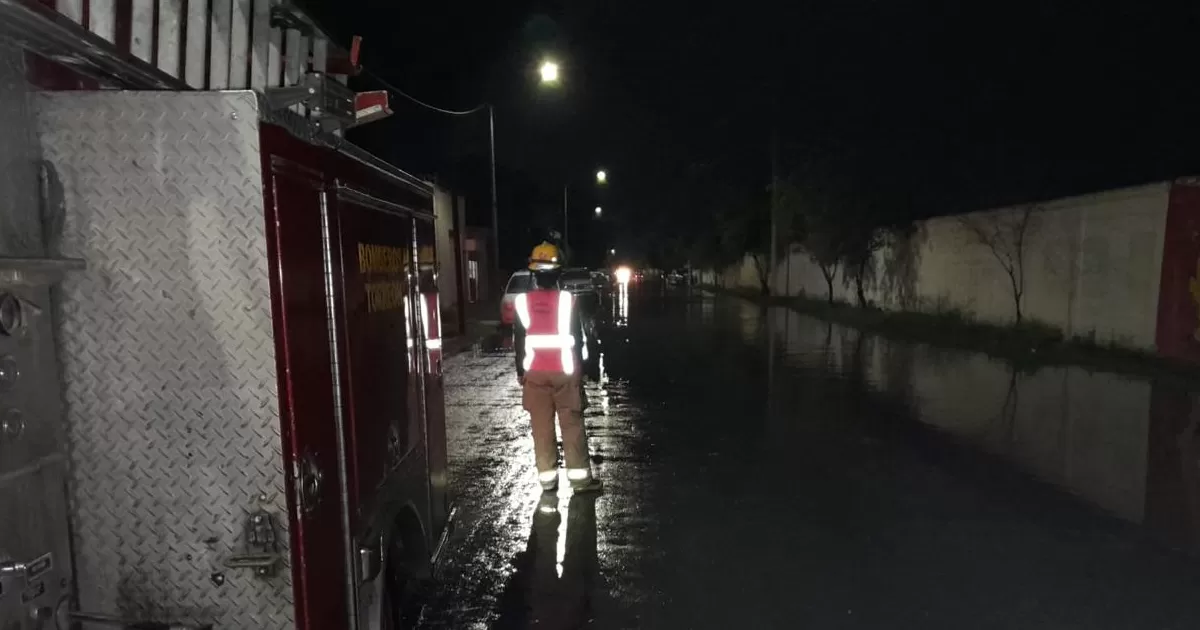 Ante las lluvias que se registran este lunes por la noche, las dependencias municipales se encuentran atentas e iniciaron los recorridos en vialidades y sectores de Torreón para atender con inmediatez las afectaciones que se lleguen a presentar.