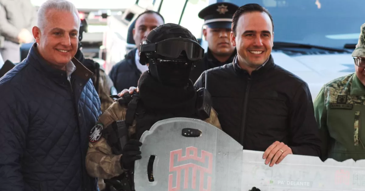 Entrega Manolo Jiménez patrullas para la Policía de Torreón.