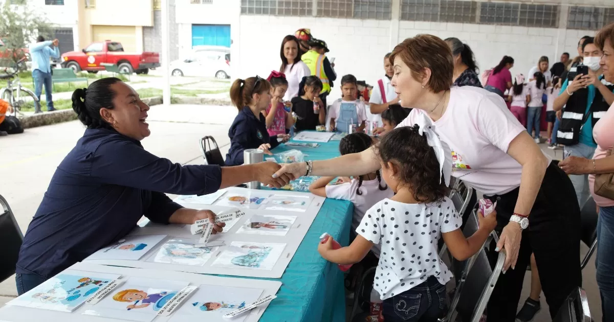 Selina Bremer de Cepeda, Presidenta Honoraria del organismo, dio a conocer que las acciones se realizan en conjunto con la Administración Municipal, con la finalidad de que los menores socialicen y convivan con otros niños de su entorno, fomentando la integración y el desarrollo personal.