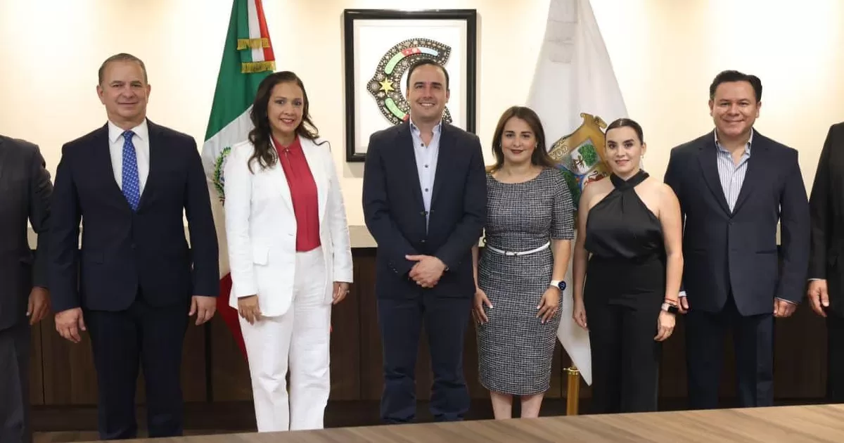 Entrega Gobernador nombramientos a nuevos subsecretarios y directores
